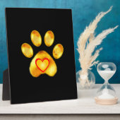 Niedliche Goldpaw auf schwarz Fotoplatte (Seite)