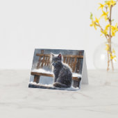 Niedliche graue Katze auf der Bank im Snow Blank G Karte (Gelbe Blume)