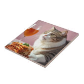 Niedliche graue Katze mit Lasagna und Weinglas Fliese (Seite)