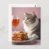 Niedliche graue Katze mit Lasagna und Weinglas Postkarte (Vorne/Hinten)