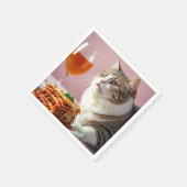 Niedliche graue Katze mit Lasagna und Weinglas Serviette (Ecke)