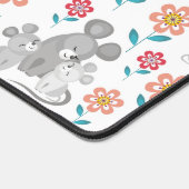 Niedliche graue Mäusemutter mit zwei Säuglingen Schreibtischunterlage (Ecke)