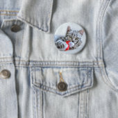 Niedliche graue Tabby Cat mit Weihnachtsmütze Weih Button (Beispiel)