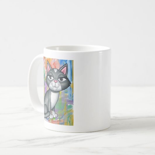 Niedliche, graue und weiße Katze mit treibender Fa Kaffeetasse (Vorderseite Links)