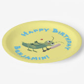 Niedliche Green Cricket Insekt Cartoon-Abbildung Pappteller (Schrägansicht)