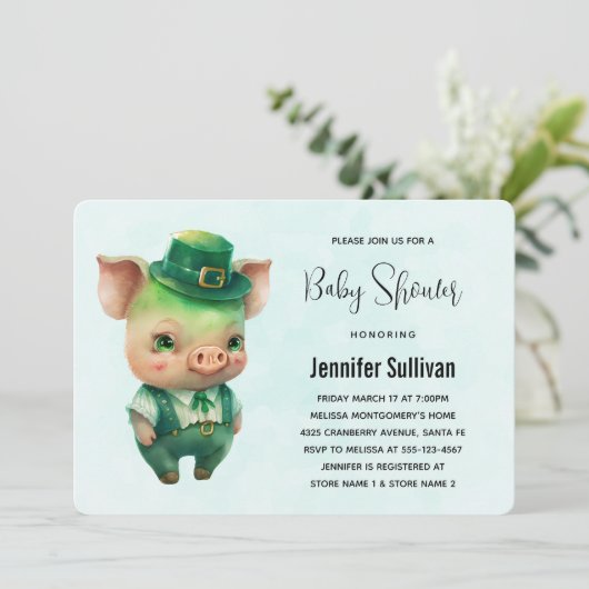 Niedliche Green St. Patrick's Day Pig Baby Dusche Einladung (Stehend Vorderseite)