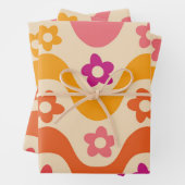 Niedliche Groovy-Blume auf Retrowellen Geschenkpapier Set (Beispiel)