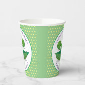 Niedliche grüne Erbsen in der Abbildung des Cartoo Pappbecher (Links)