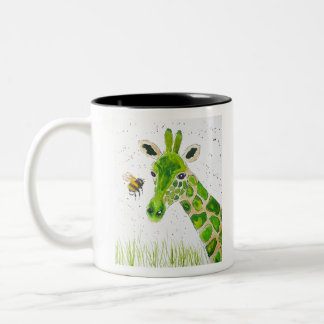 Niedliche grüne Giraffe und eine Hummelbiene Zweifarbige Tasse