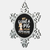 Niedliche Guinea Pig Ate Meine Hausaufgaben Schneeflocken Zinn-Ornament (Rechts)