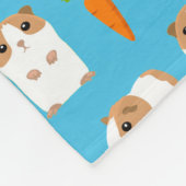 Niedliche Guinea Schweine und Karotten Muster Blau Fleecedecke (Ecke)