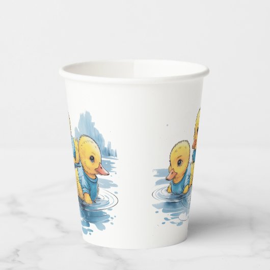 Niedliche Gummiente in blauer Kleidung Pappbecher (Links)