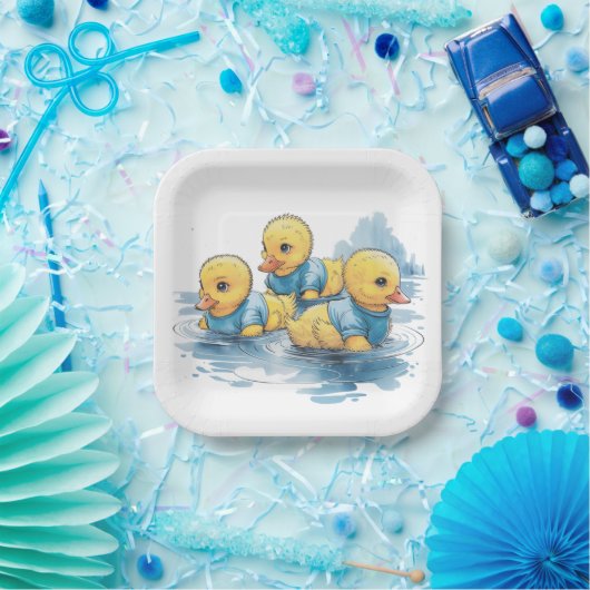 Niedliche Gummiente in blauer Kleidung Pappteller (Party)