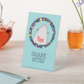 Niedliche Haibitten Sockelschild (In SItu)