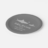 Niedliche Haifische mit solidem grauem Hintergrund Pappteller (Schrägansicht)