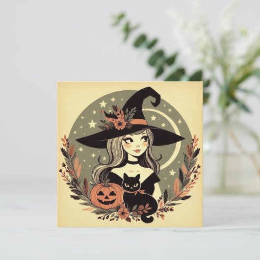 Niedliche Halloween-Hexe mit Schwarzer Katze und K Karte (Stehend Vorderseite)