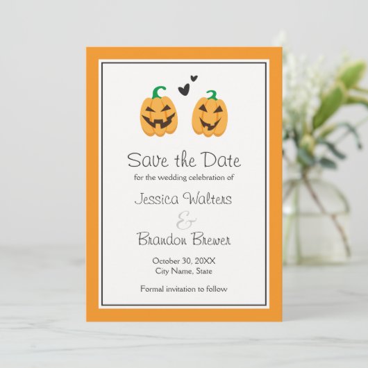 Niedliche Halloween Hochzeit speichern Sie das Dat Save The Date (Stehend Vorderseite)