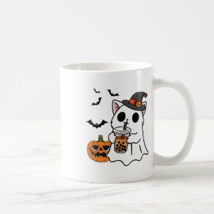 Niedliche Halloween-Katze in Geisterkostüm trinken Kaffeetasse