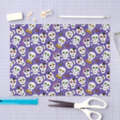 Niedliche Halloween-Skulls auf Lila Seidenpapier (Handwerk)