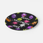 Niedliche Halloweenmonster auf Schwarz Pappteller (Schrägansicht)