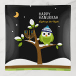 Niedliche Hanukkah Lighup of Night Owl & Menorah Dekoschale<br><div class="desc">Niedliche Hanukkah Owl & Menorah in einem Schneebaum. Leck die Nächte auf. Dieses Niedliche Hanukkah Owl & Menorah in einem Schneebaum macht total Spaß! Freuen Sie sich auf ein fröhliches und festliches Set, das für jeden Geschmack etwas bietet. Alle Texte können leicht geändert oder gelöscht werden. Brauchen Sie Hilfe bei...</div>