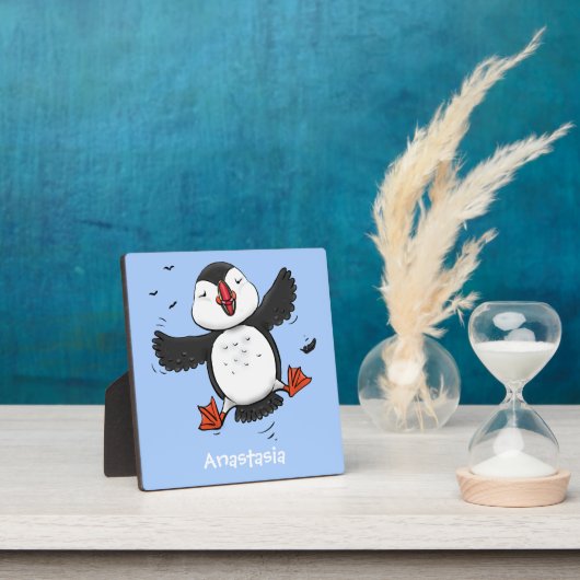 Niedliche Happy-Fying-Puffsängerin mit blauen Cart Fotoplatte (InSitu)