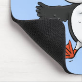 Niedliche Happy-Fying-Puffsängerin mit blauen Cart Mousepad (Ecke)