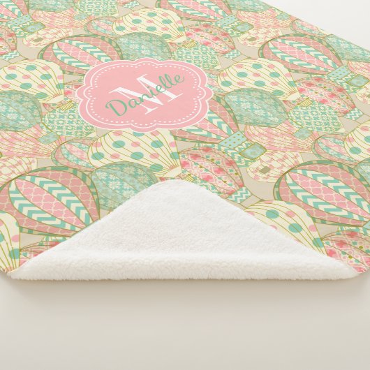 Niedliche Heißluftballons mit Monogramm Sherpadecke (3/4)