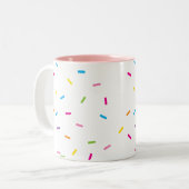 NIEDLICHE, helle und moderne RAINBOW SPRINKLES Zweifarbige Tasse (Vorderseite Links)