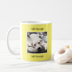 Niedliche hellgelbe Meldung eines Fotos Kaffeetasse