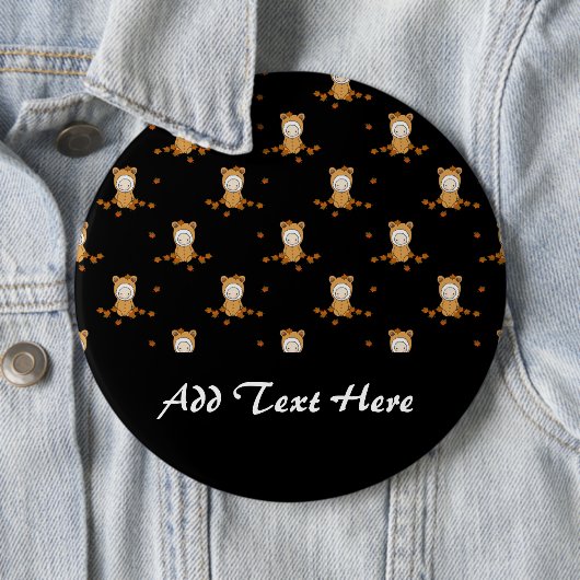 Niedliche Herbstbabys im Muster fallender Blätter Button (Beispiel)