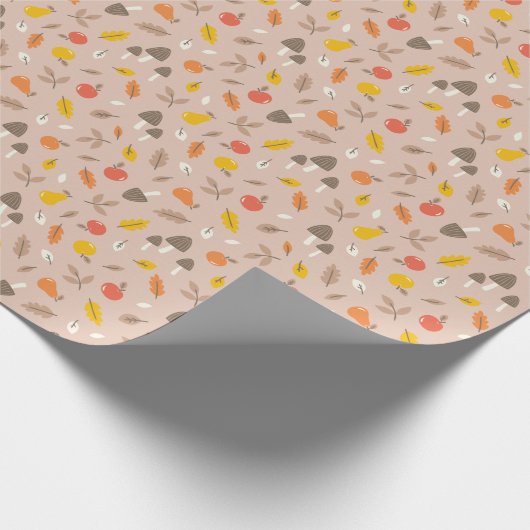 Niedliche Herbstfrüchte, Pilze und Blätter hellbra Geschenkpapier (Ecke)