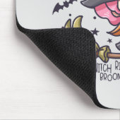 Niedliche Hexe auf einem Broomstick Mousepad (Ecke)