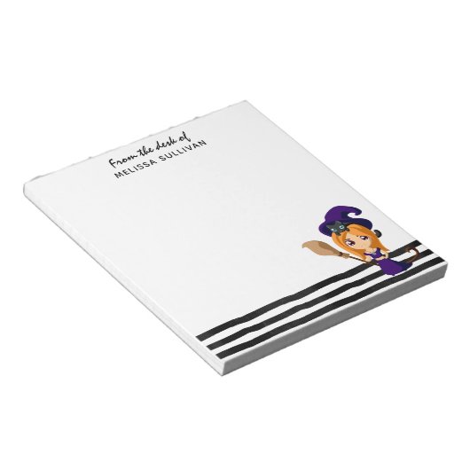 Niedliche Hexe im Lila HutHalloween Notizblock (angewinkelt)