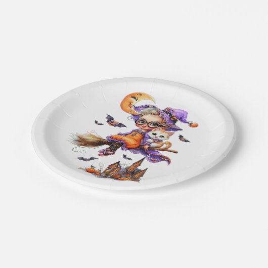 Niedliche Hexe und Kätzchen auf einem Zimmer Pappteller (Schrägansicht)