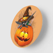 Niedliche Hexenkatze und KürbisHalloween-Freunde Runde Wanduhr (Winkel)
