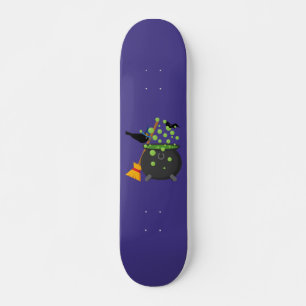 Niedliche Hexenzange mit Blick auf einen blühenden Skateboard