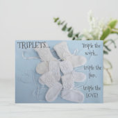 Niedliche Hintern mit Herztriplen Babydusche Einladung (Stehend Vorderseite)