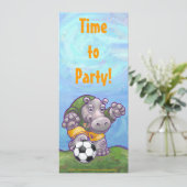 Niedliche Hippo-Fußball-Party Einladung (Stehend Vorderseite)