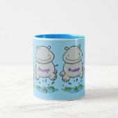 Niedliche Hippo Springen Cartoon-Abbildung Zweifarbige Tasse (Mittel)