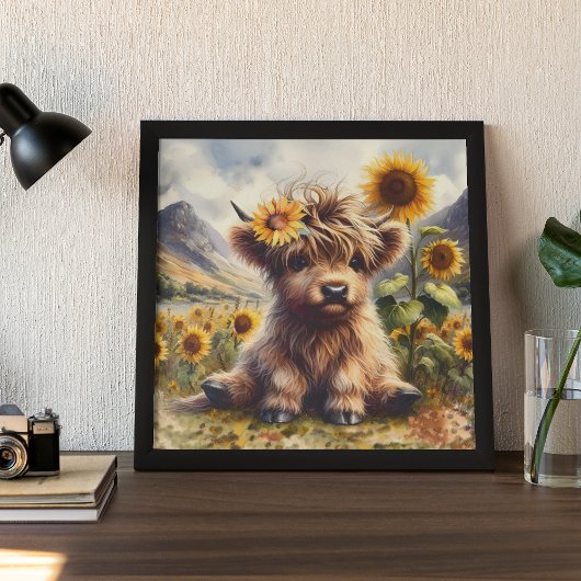 Niedliche Hochlandkuh mit Sonnenblumen Poster