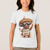 Niedliche Hochlandkuh Tragend Poncho Cinco De Mayo Tri-Blend Shirt (Vorderseite)