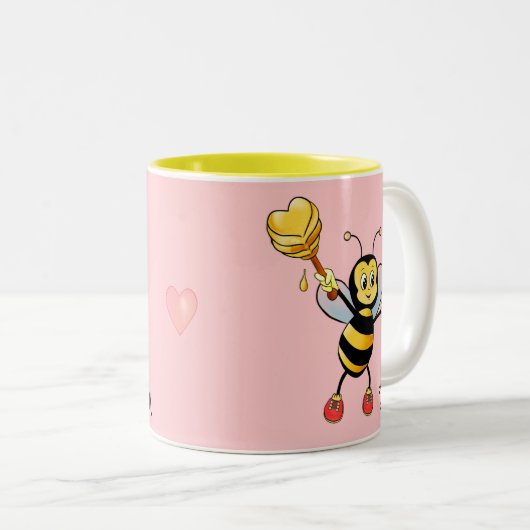 Niedliche Honigbiene mit Herz und Monogramm auf le Zweifarbige Tasse (VorderseiteRechts)