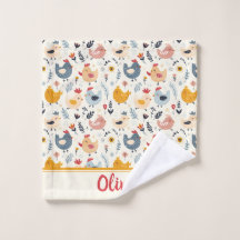 Niedliche Hühner im landwirtschaftlichen Betrieb P