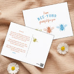 Niedliche Hummelbiene Vielen Dank Postkarte<br><div class="desc">Mit unserer "Bee-yond Grateful" bedanken wir uns bei Ihnen auf der Postkarte für Ihre Dankbarkeit, mit der Sie bewundernswerte, farbenfrohe Bienen mit Herzdetails auf ihren Flügeln sehen können. Dieses charmante Design ist perfekt, um Lehrern, Freunden oder Lieben für ihre Unterstützung zu danken. Personalisieren Sie einfach Ihre Nachricht auf der Rückseite,...</div>