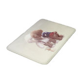 Niedliche Hunde umarmt Badematte (Schrägansicht)