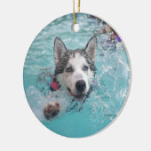 Niedliche Hundeschwimmen im Pool Keramikornament (Links)