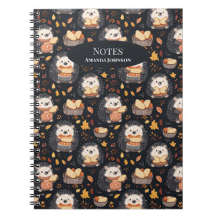 Niedliche Igel mit Brot und Herbstblättern Notizblock
