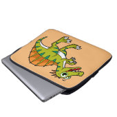 Niedliche Illustration eines lächelnden Spinosauri Laptopschutzhülle (Vorne Knopf)