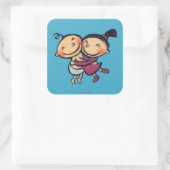 Niedliche Illustrierte Kleinkinder umarmen Quadratischer Aufkleber (Tasche)